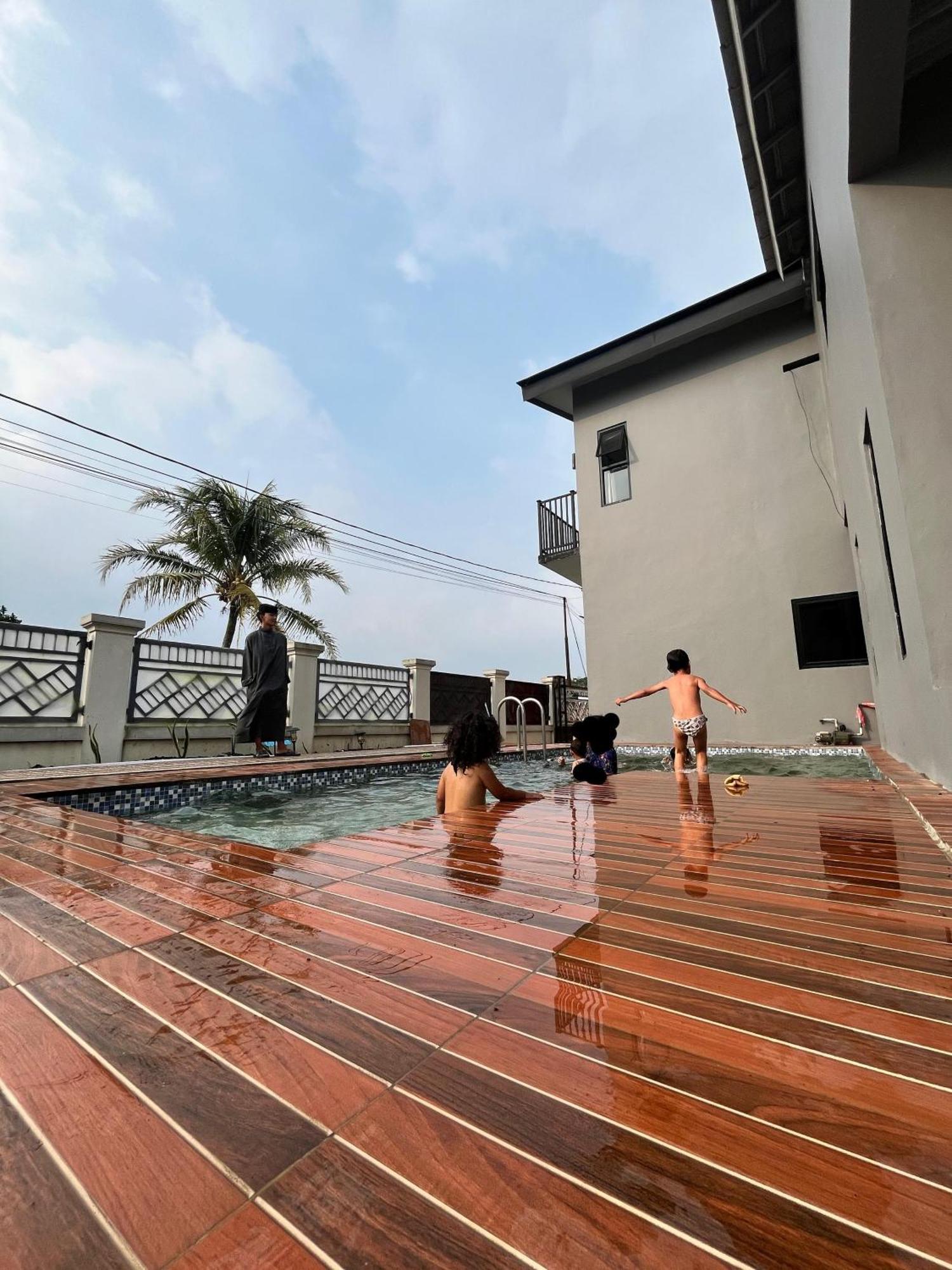 Villa Cassandra Cigombong Экстерьер фото