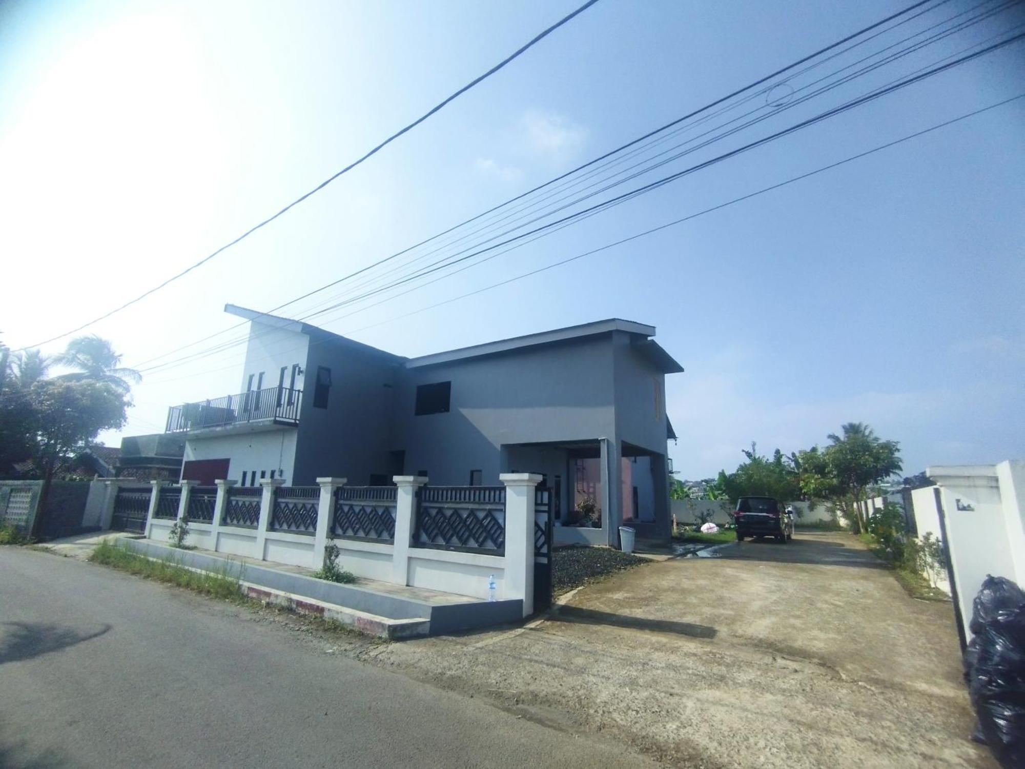 Villa Cassandra Cigombong Экстерьер фото