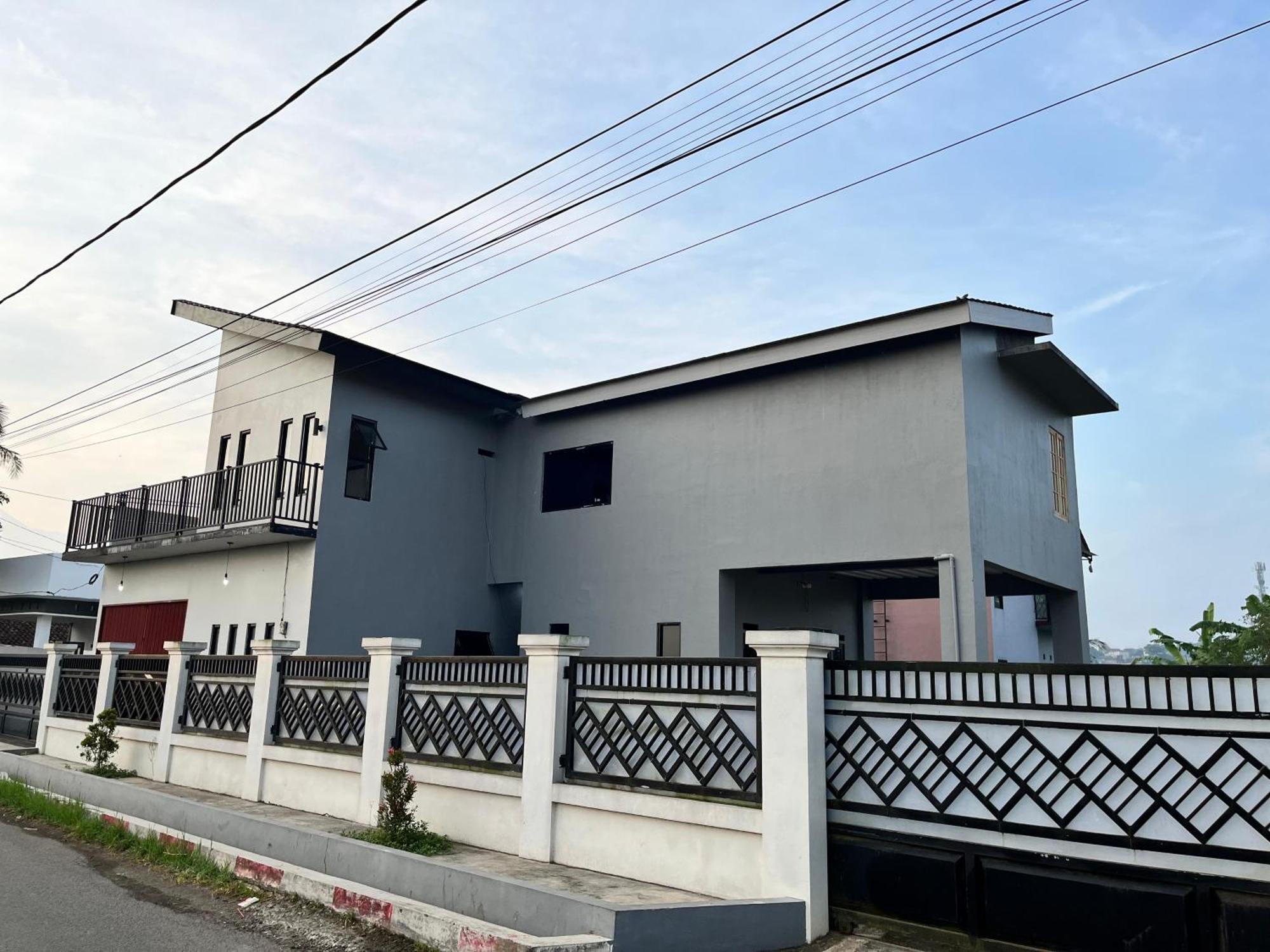 Villa Cassandra Cigombong Экстерьер фото