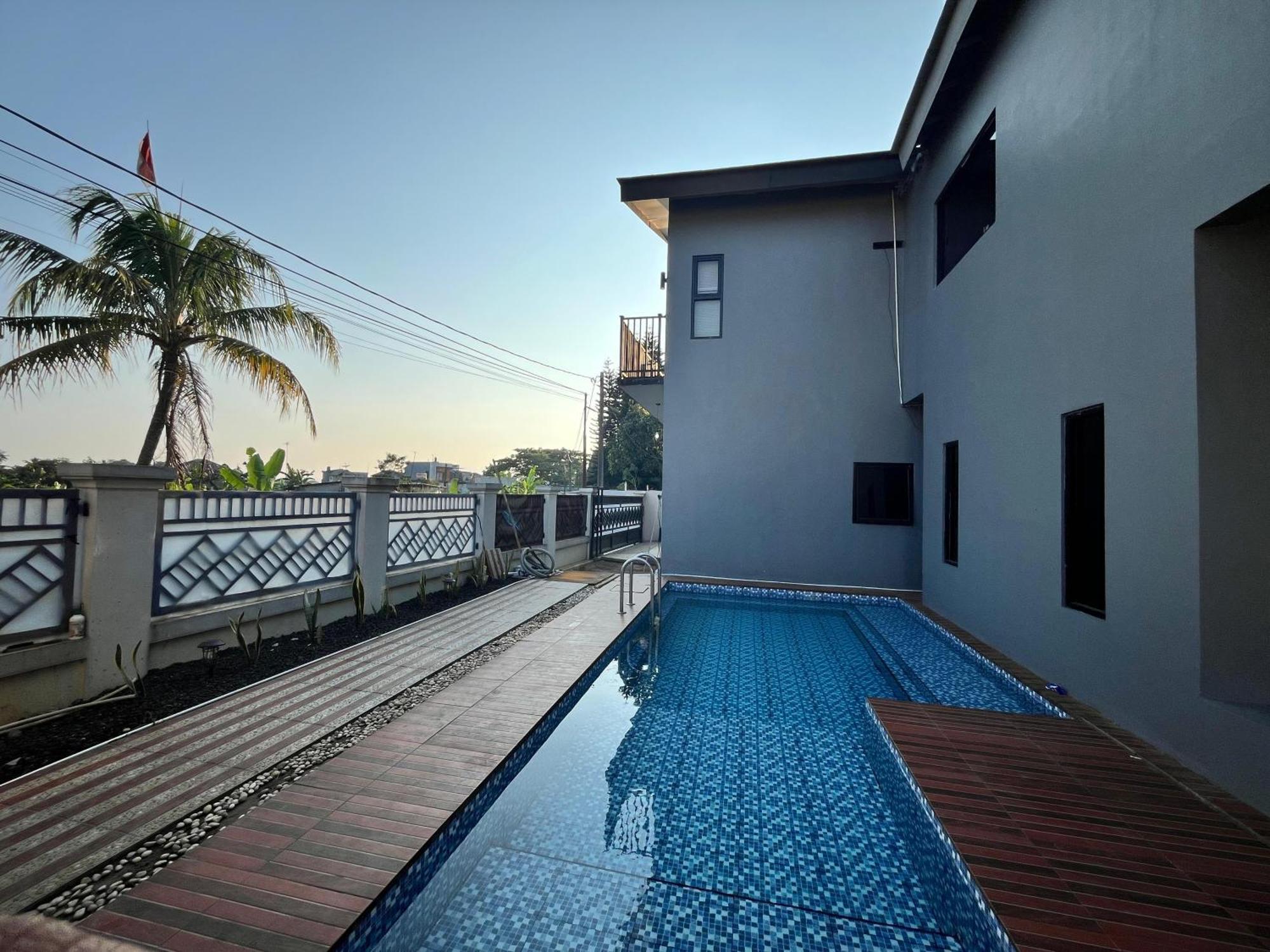Villa Cassandra Cigombong Экстерьер фото