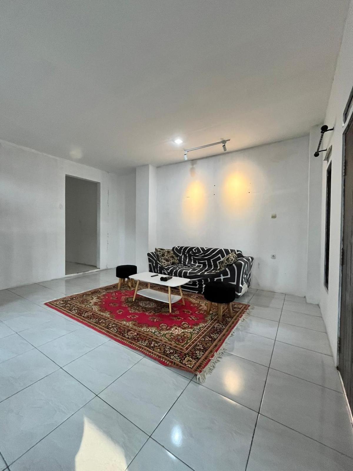 Villa Cassandra Cigombong Экстерьер фото
