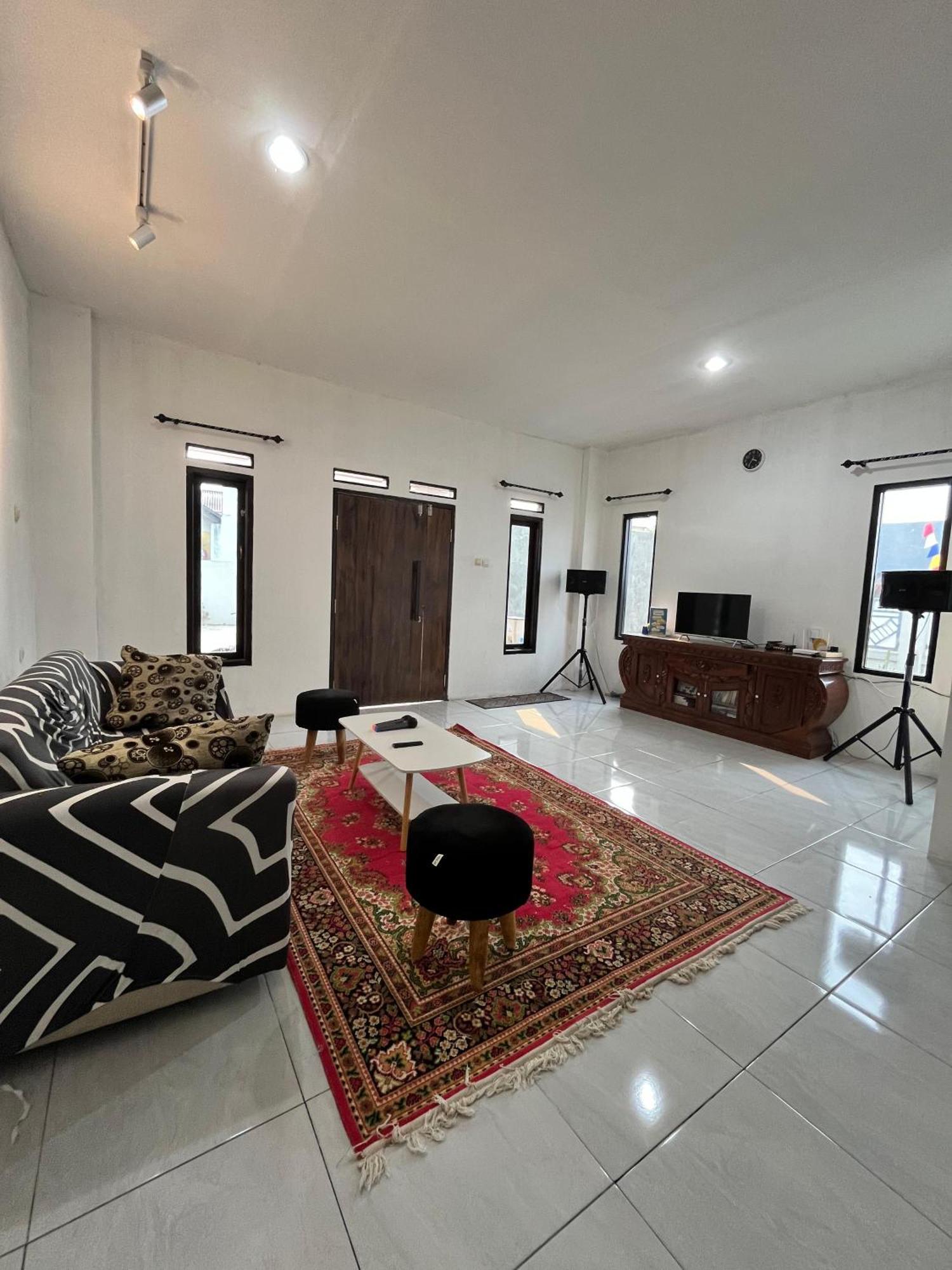 Villa Cassandra Cigombong Экстерьер фото